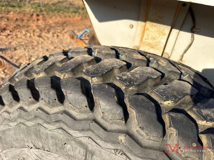 new-holland-1720-image-10