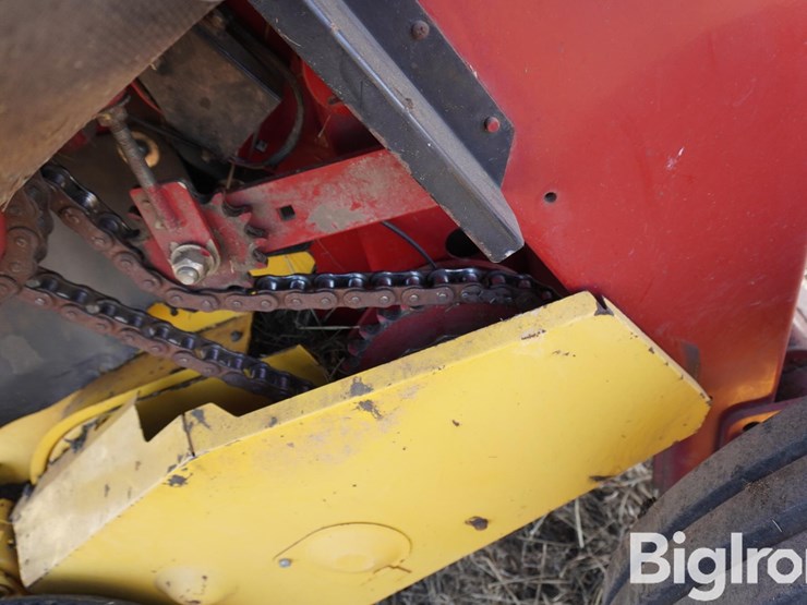 2004-new-holland-br780-image-19