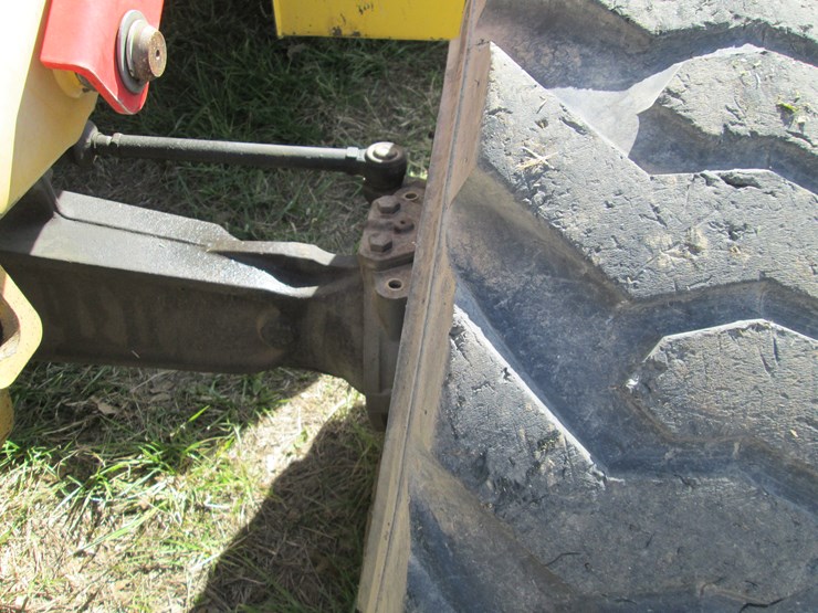 new-holland-b95b-image-30