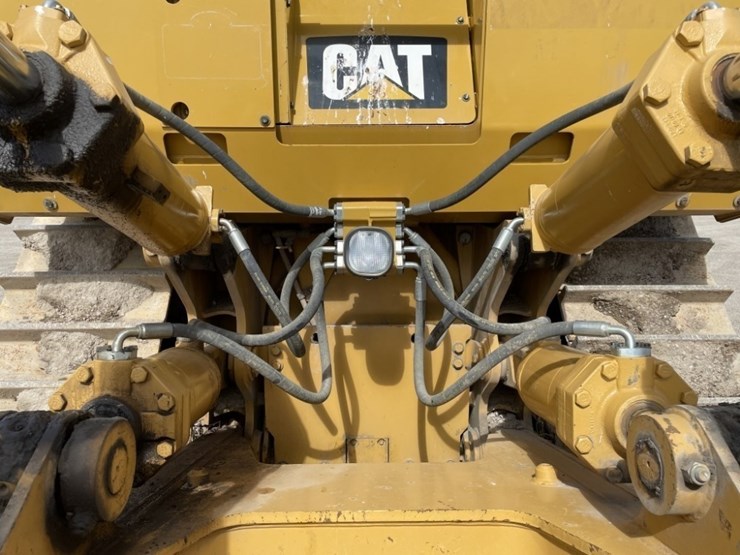 2015-caterpillar-d8t-image-44