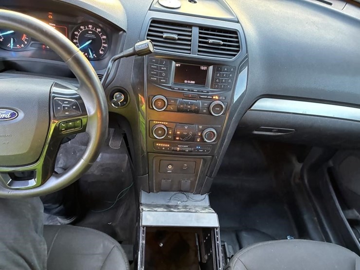 2019-ford-explorer-image-15