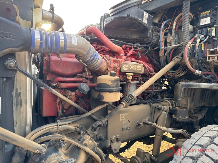 2019-peterbilt-567-image-8