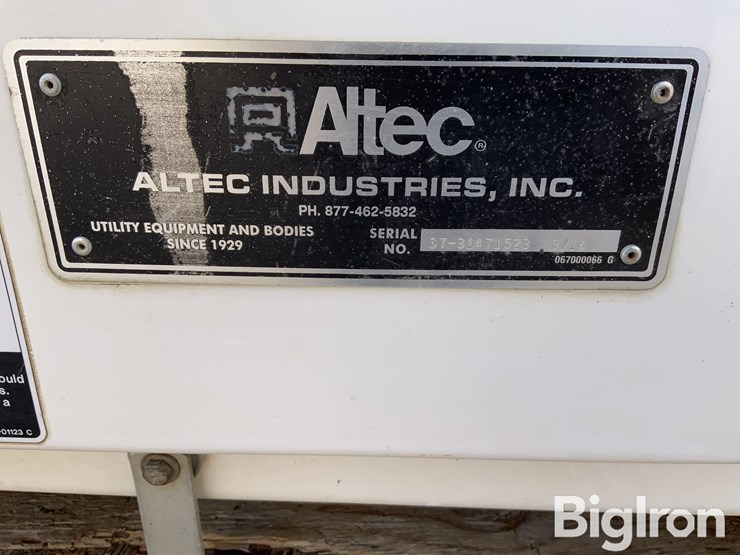 2015-freightliner-m2-106-image-12