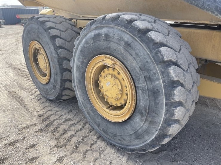 caterpillar-730-image-12