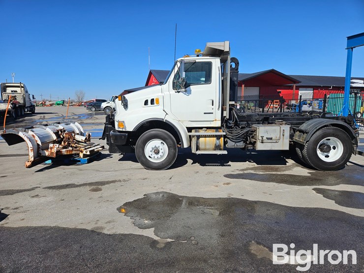 2009-sterling-l9500-image-8