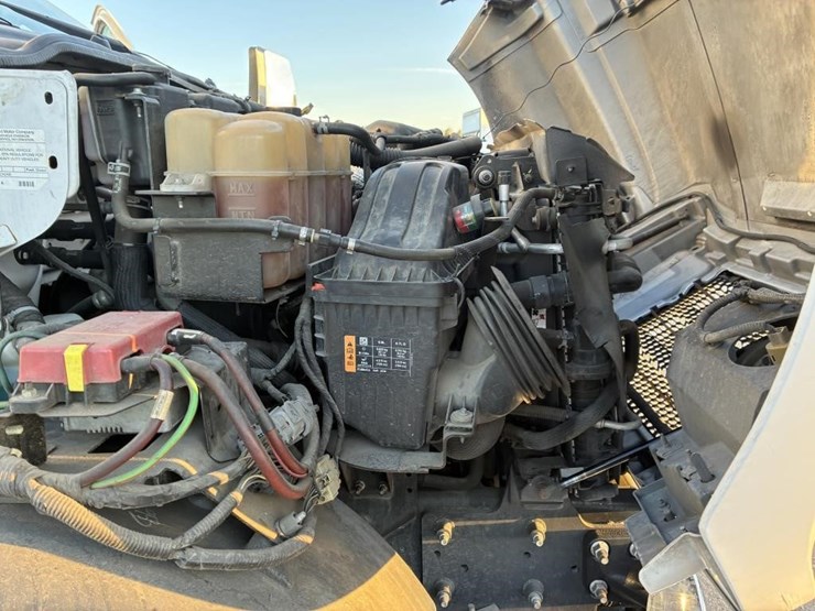 2016-ford-f650-xlt-image-11