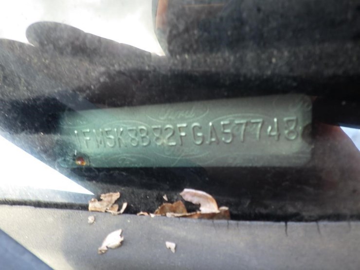 2015-ford-explorer-image-15