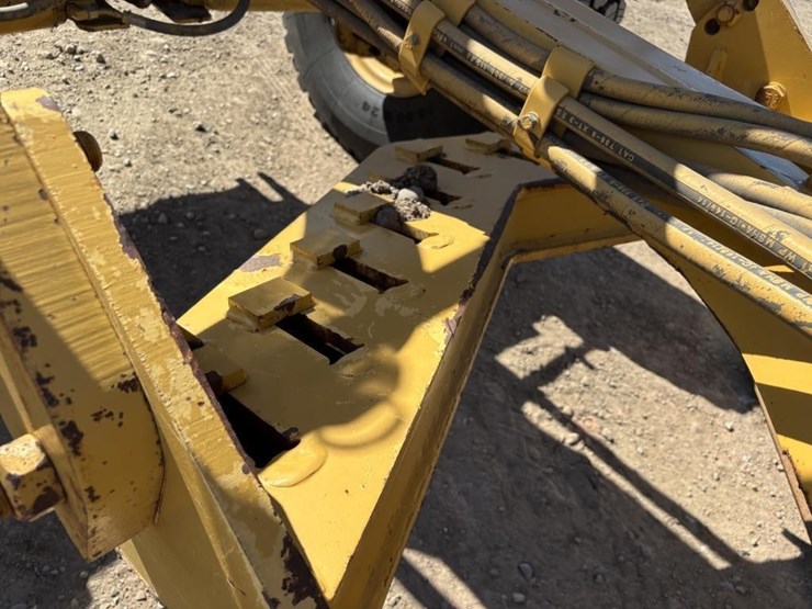 2006-caterpillar-143h-image-15