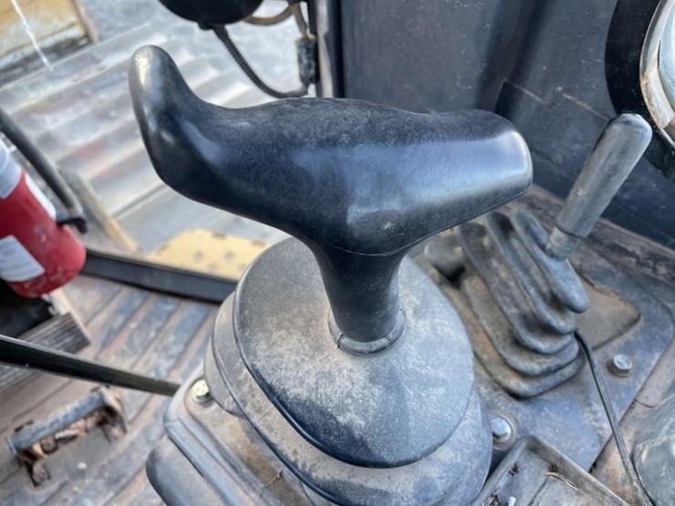 2013-deere-700k-lgp-image-32