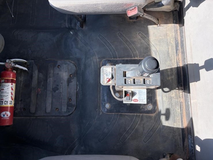 2018-freightliner-m2-106-image-17