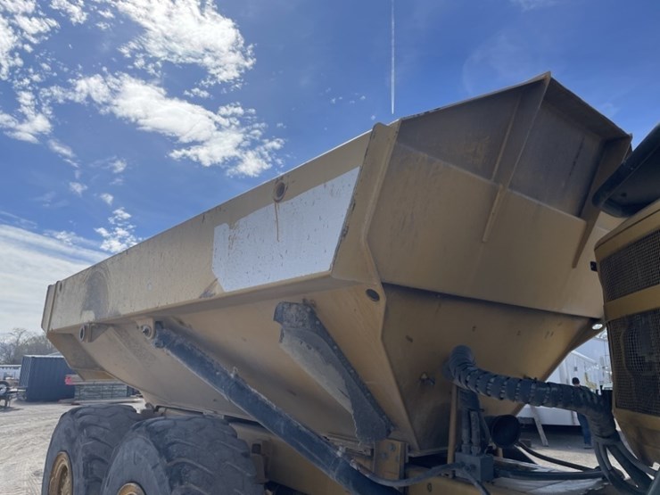 caterpillar-730-image-16