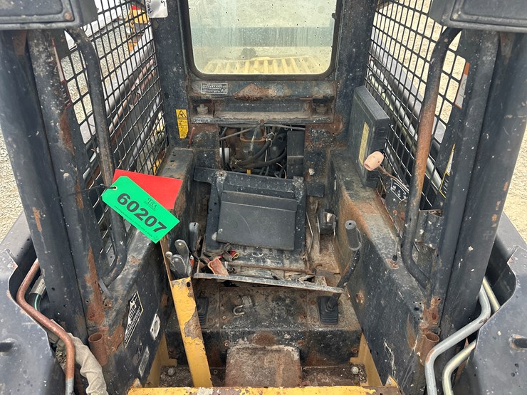 new-holland-lx885-image-25