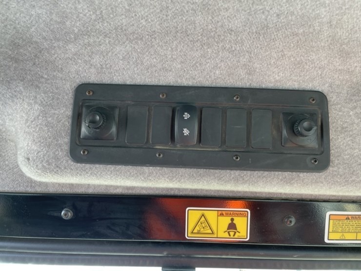 2013-caterpillar-740b-image-35