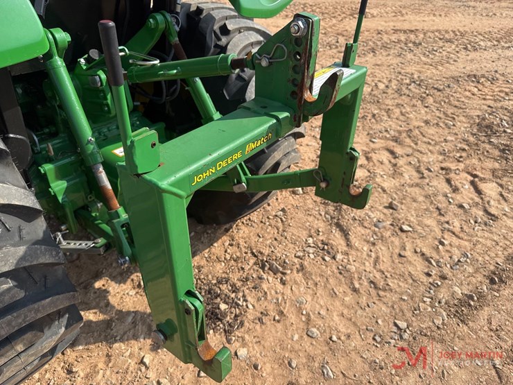 john-deere-3046r-image-16
