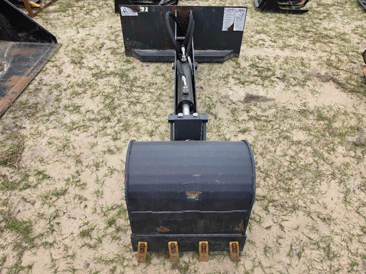 --backhoe-attachment-image-5