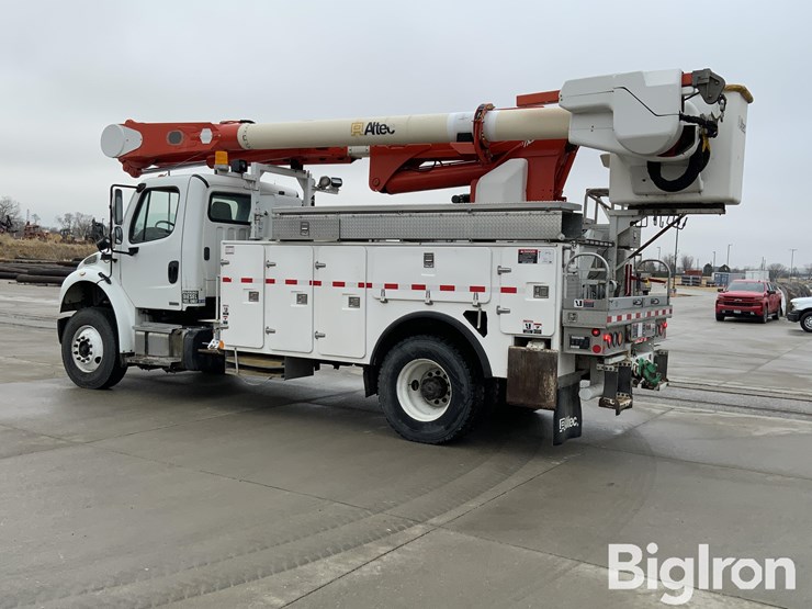 2012-freightliner-m2-106-image-15