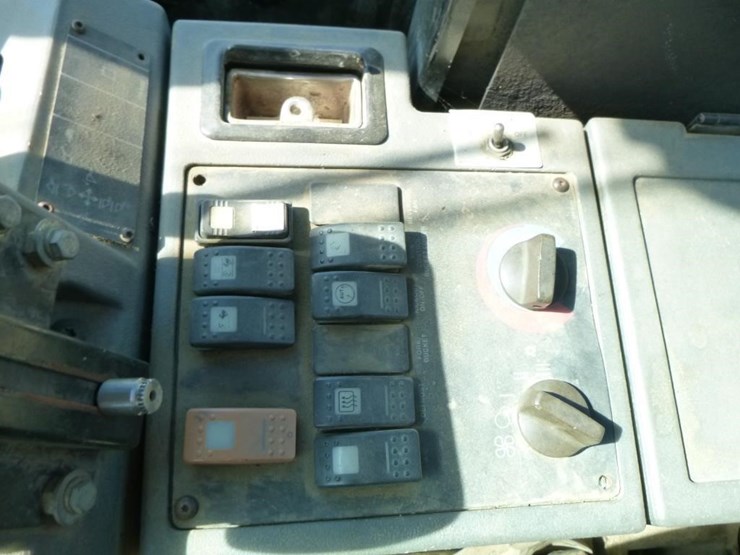 2004-caterpillar-924gz-image-16