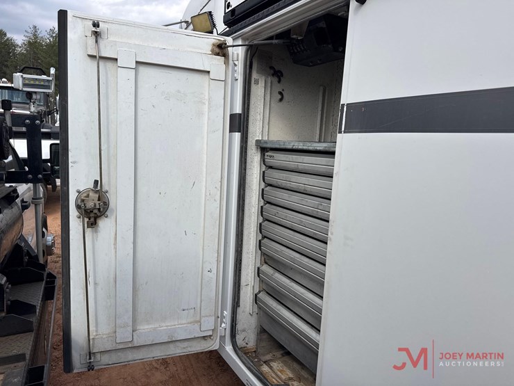 peterbiltpb337-service-truck-image-31