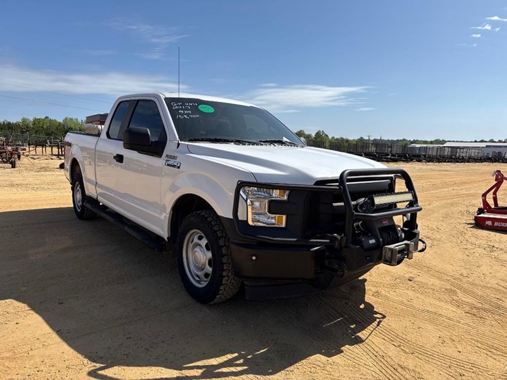 2017-ford-f150-image-1