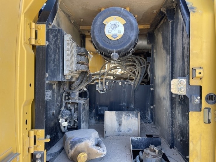 2012-deere-250g-lc-image-34