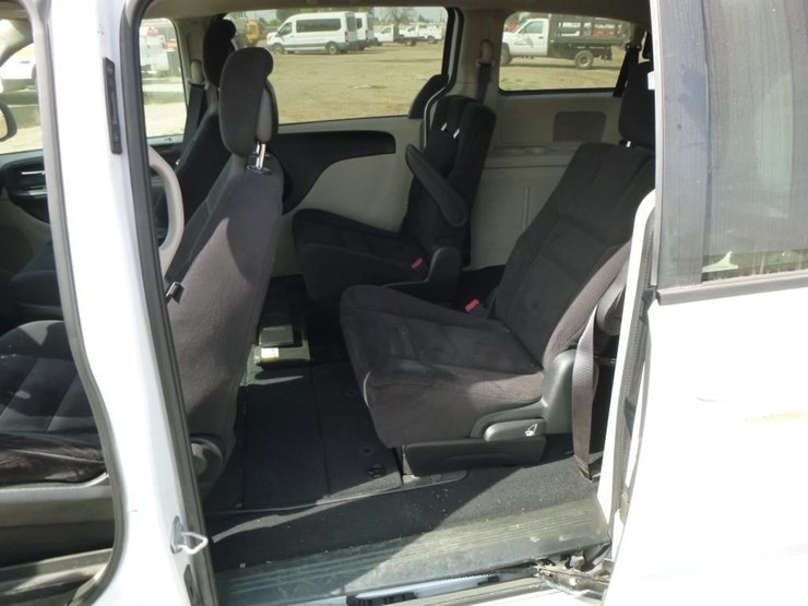 2014-dodge-grand-caravan-image-8