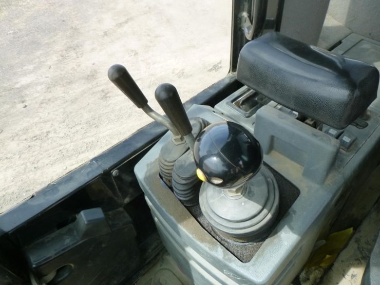 2004-caterpillar-924gz-image-16