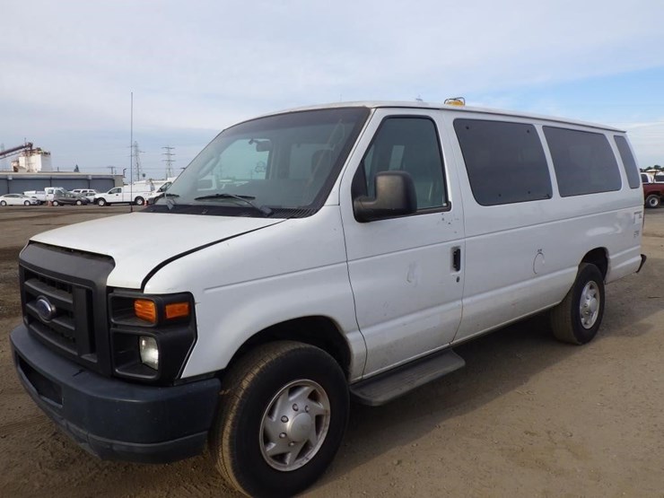 2009-ford-econoline-350-image-1