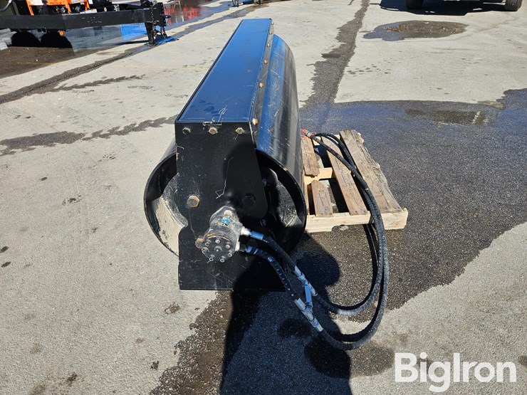 2025-massey-ferguson-730-image-8