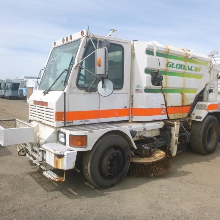 2014 GLOBAL M4 SWEEPER