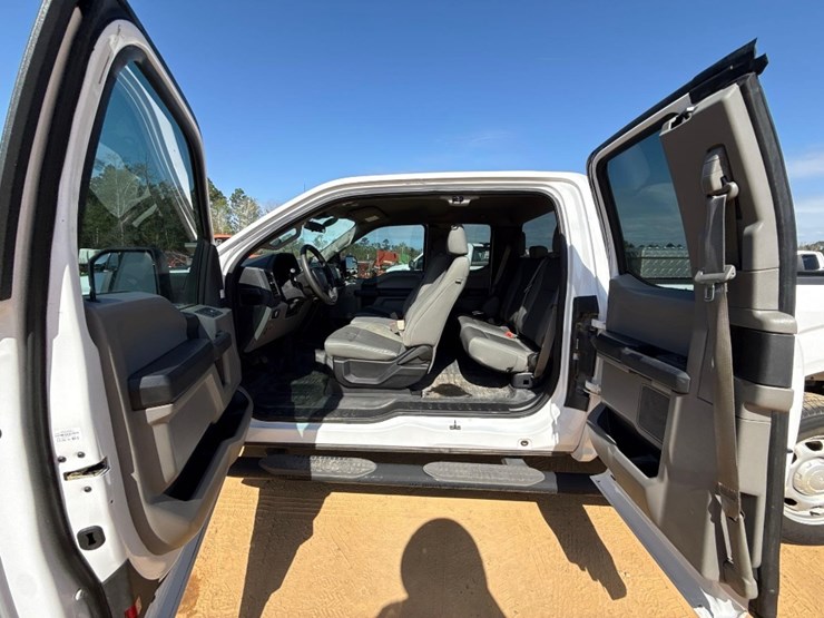 2019-ford-f150-xl-image-12