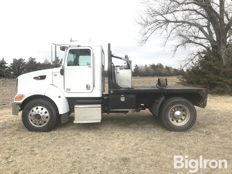 2010-peterbilt-337-image-8