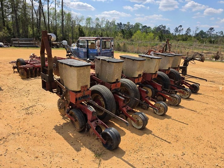 international-800-image-2