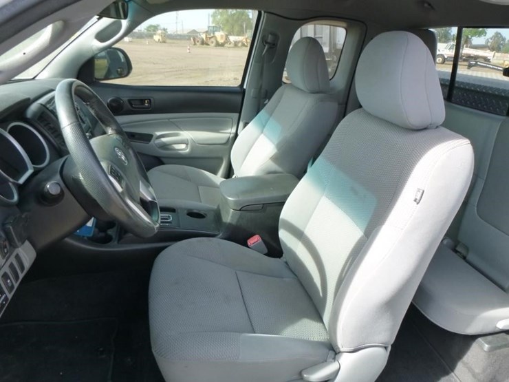 2013-toyota-tacoma-image-10