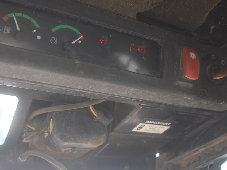 john-deere-325-image-39