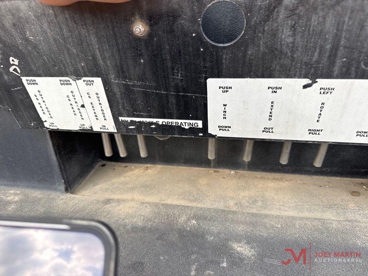 peterbiltpb337-service-truck-image-37