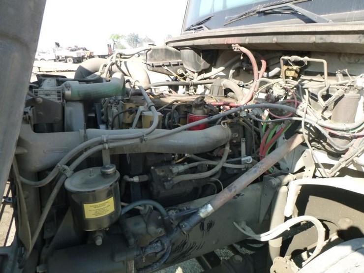 2001-freightliner-fl70-image-31