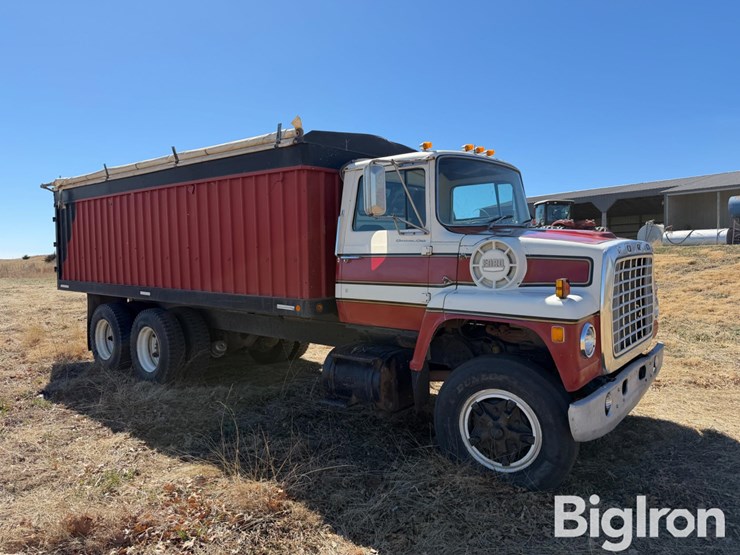 1977-ford-ln900-image-3