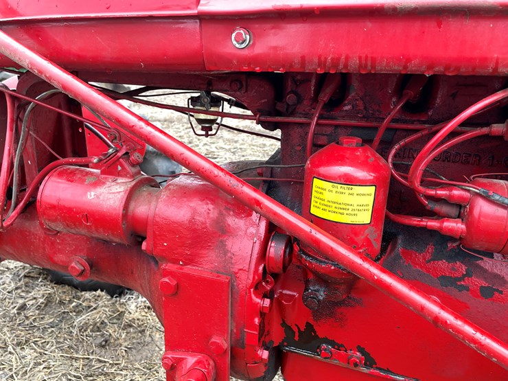 #108-•-mccormick-farmall-b-gas-tractor-image-17