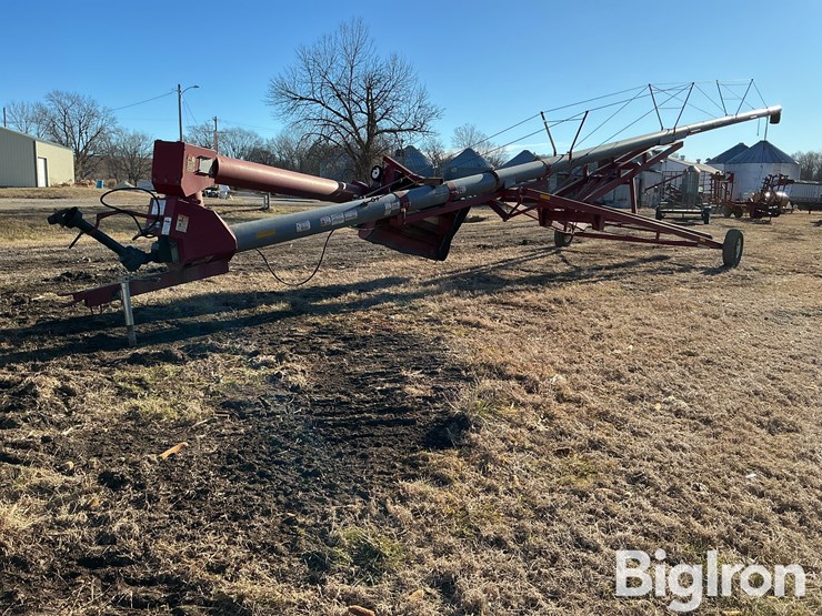 hutchinson-/mayrath-10-82-swing-away-auger-image-1