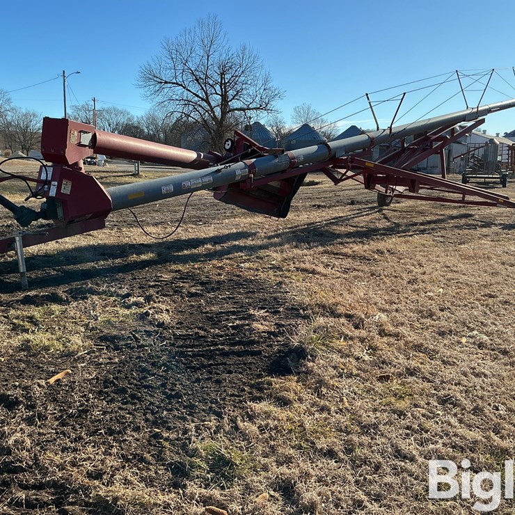 Hutchinson /Mayrath 10-82 Swing Away Auger