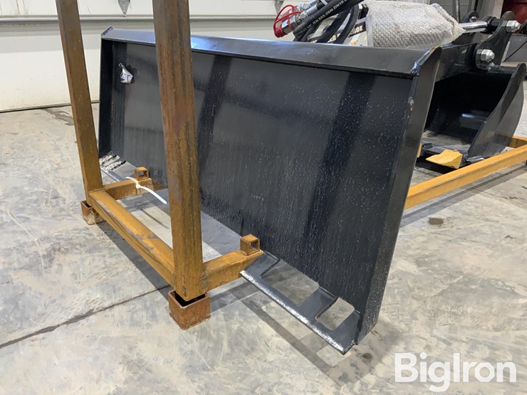 2025-massey-ferguson-730-image-10