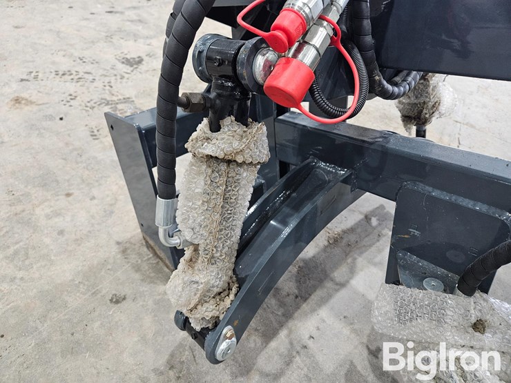 2025-massey-ferguson-730-image-11