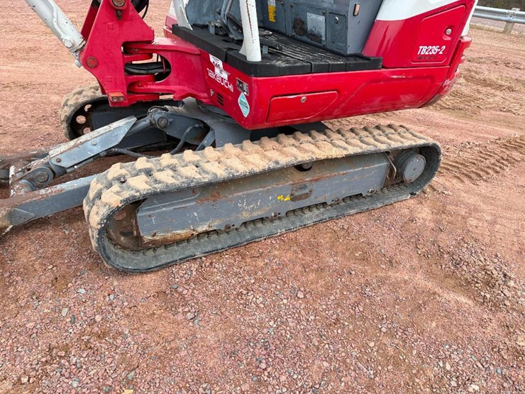 takeuchi-tb235-2-image-7