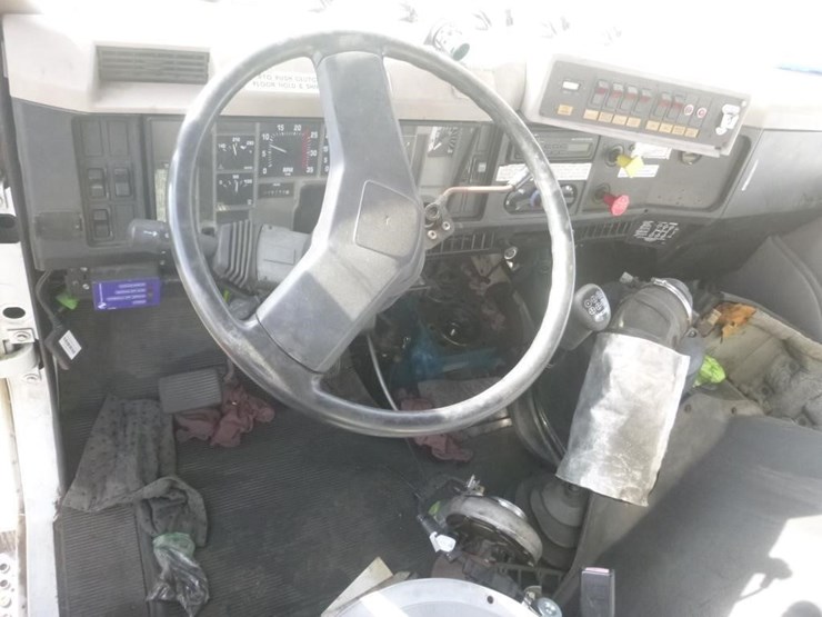 2002-international-4900-image-23