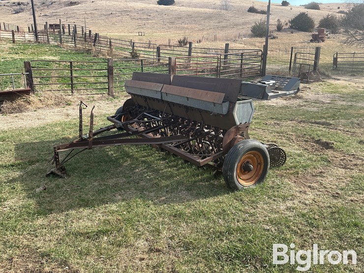 john-deere-12-image-1