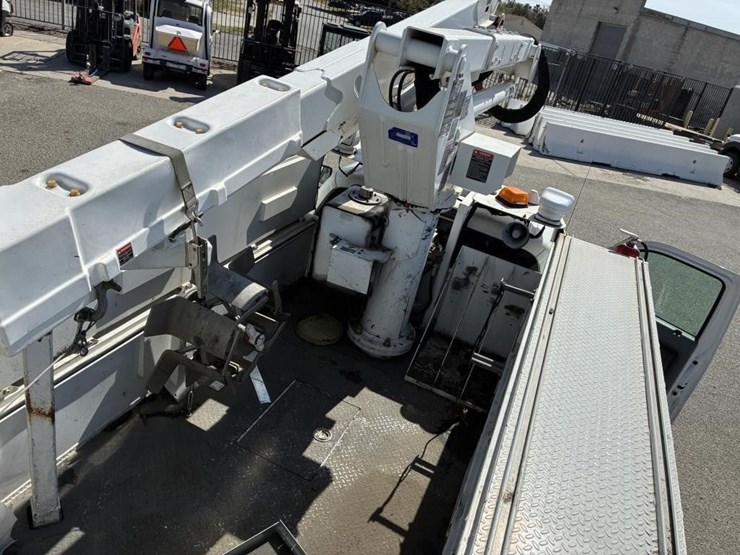 2015-ford-f550-xlt-image-13