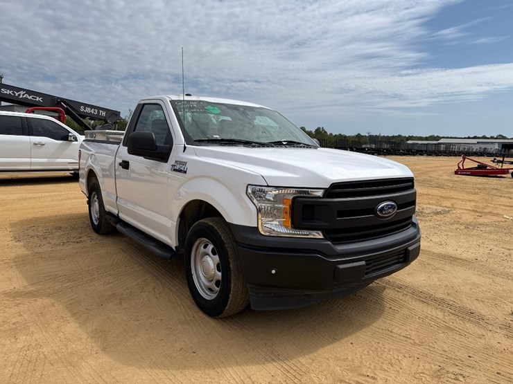 2019-ford-f150-xl-image-1