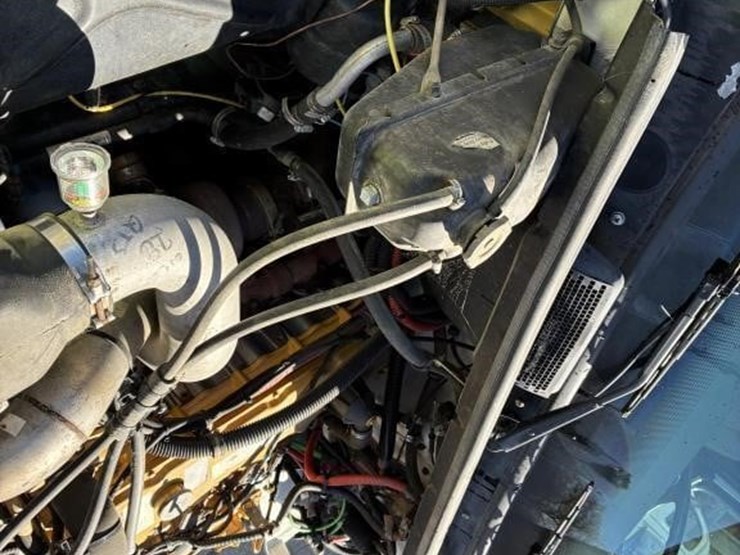 2003-freightliner-fl70-image-7