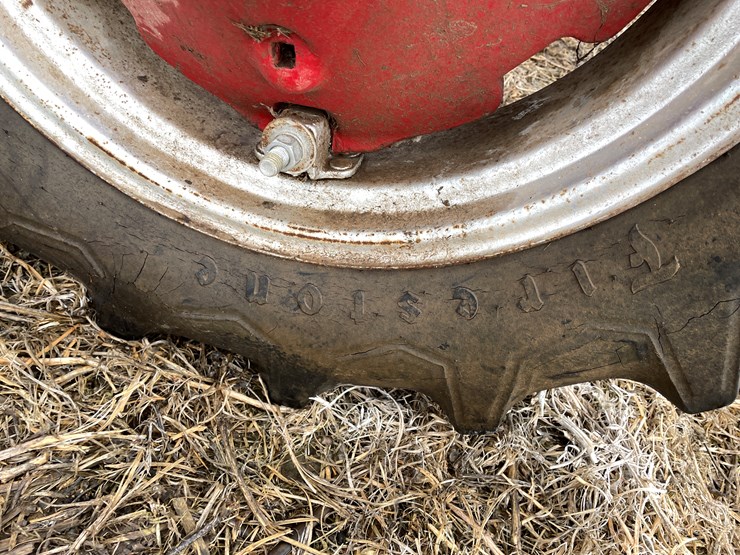 #108-•-mccormick-farmall-b-gas-tractor-image-34