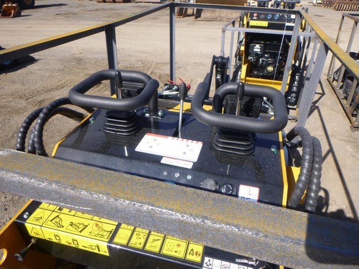 2026-agt-mx-mrt14-skid-steer-track-loader-image-12